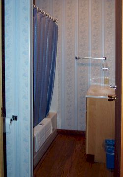 Full bath in motel rooms