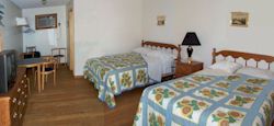 2 Queen size beds