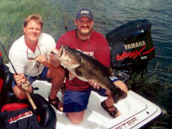 Eric Weems with lake record bass